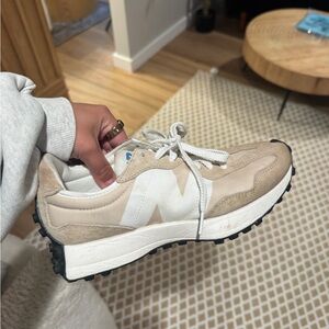 New Balance women's 327 Sneakers in Beige